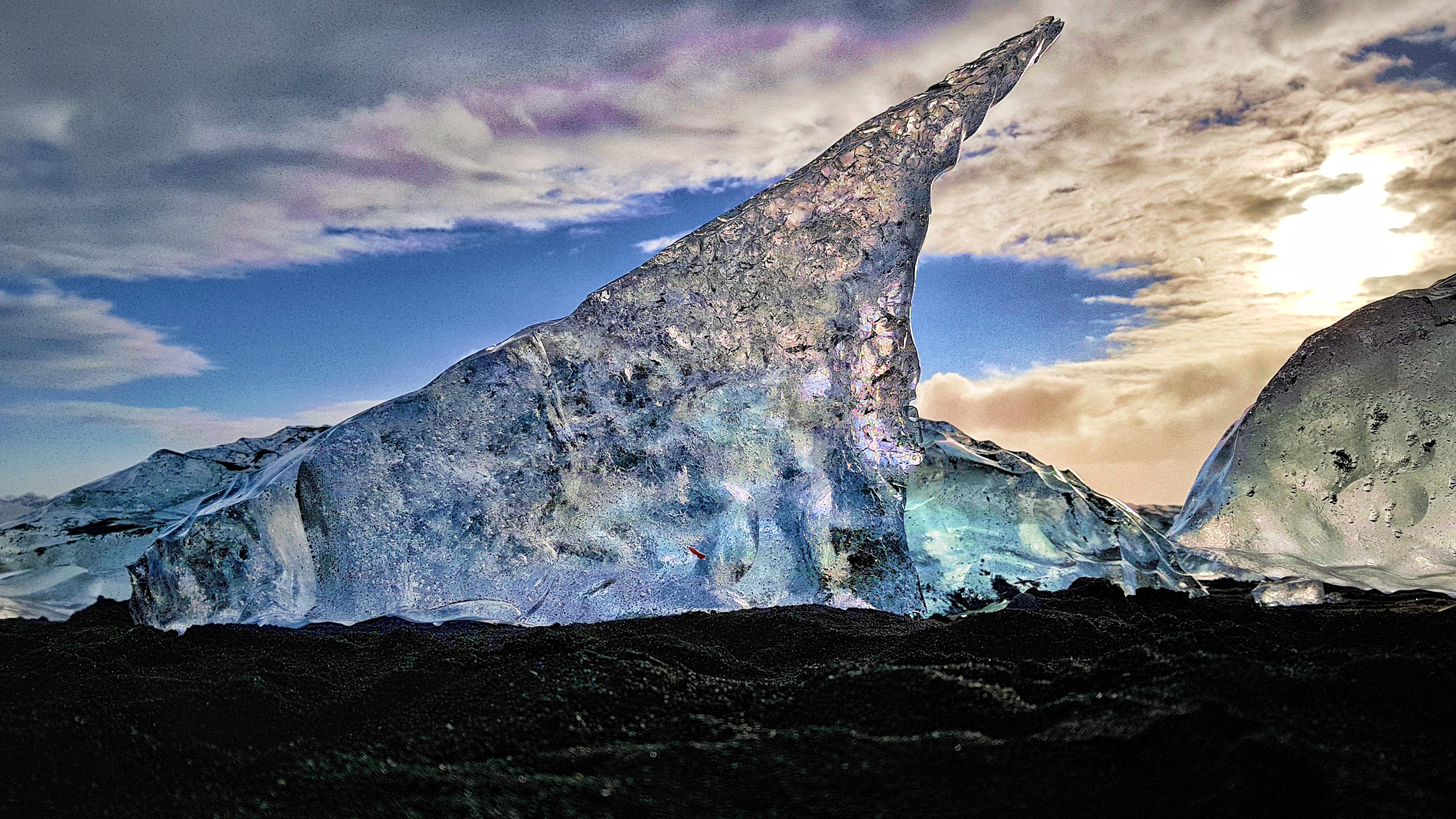 Icebergs floating in Jökulsárlón glacier lagoon
